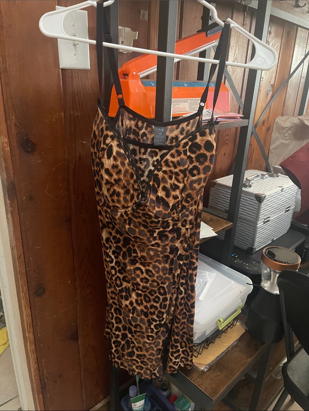 smart & sexy Leopard-Print Slip with Black Trim